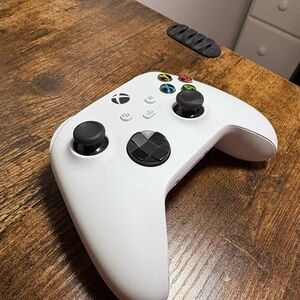 Xbox White Wireless Gaming Controller (Used)